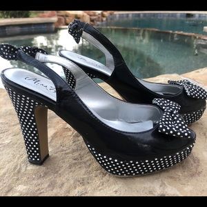 Black and white adorable platform shoes! 7.5